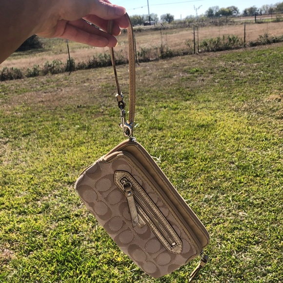 SOLD Coach wallet purse wrist bag - Picture 3 of 9